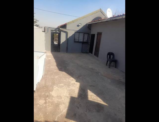 2 BEDROOM HOUSE FOR SALE IN CLAYVILLE